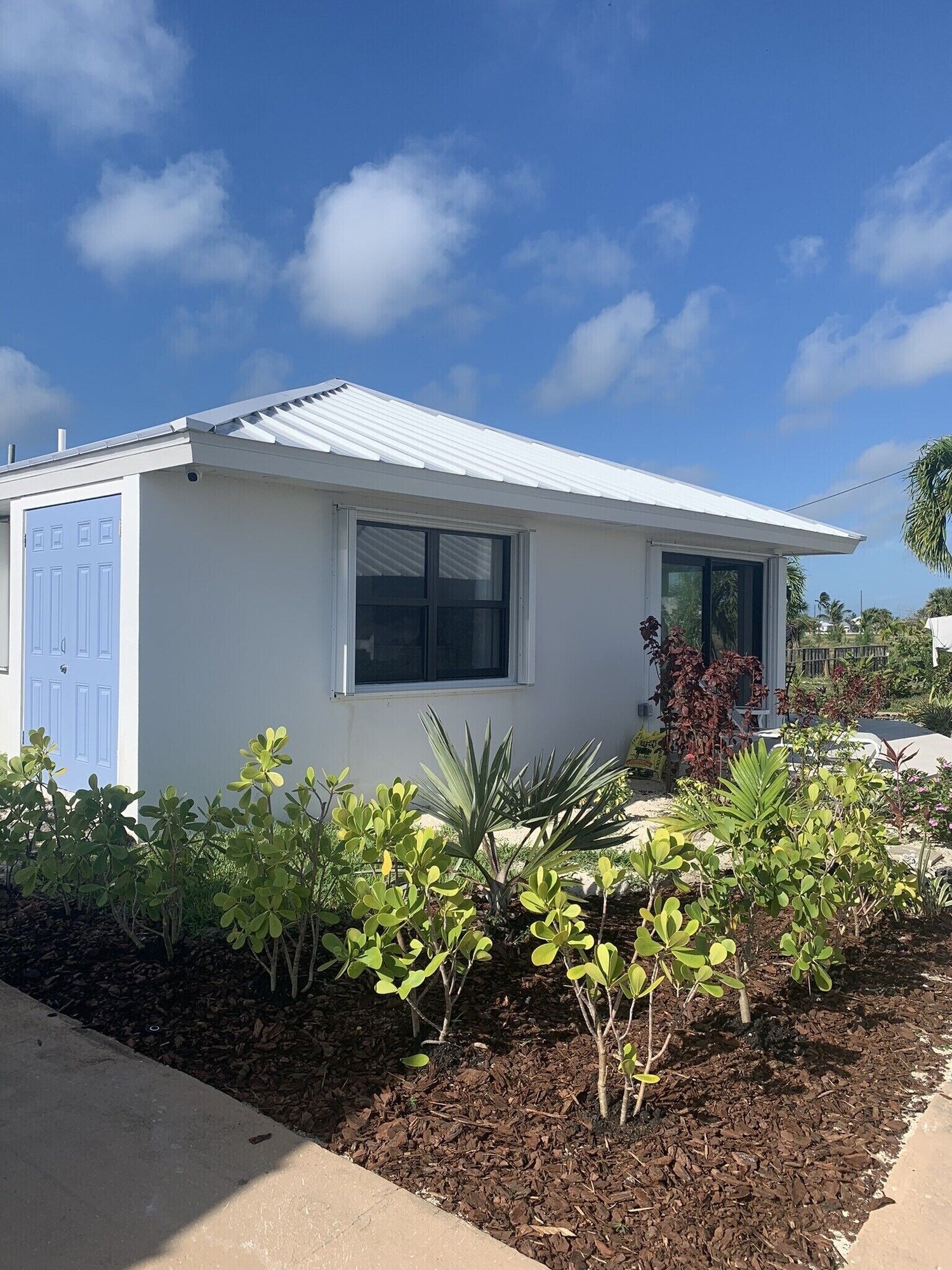 Villa 907 exterior with blue door